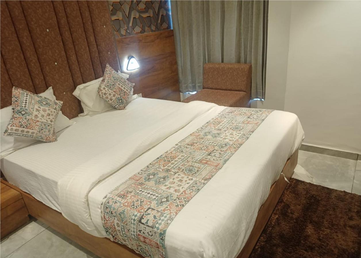 Hotel Lotus Villa Ахмедабад Екстер'єр фото
